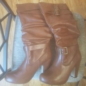 NWoT brown boots